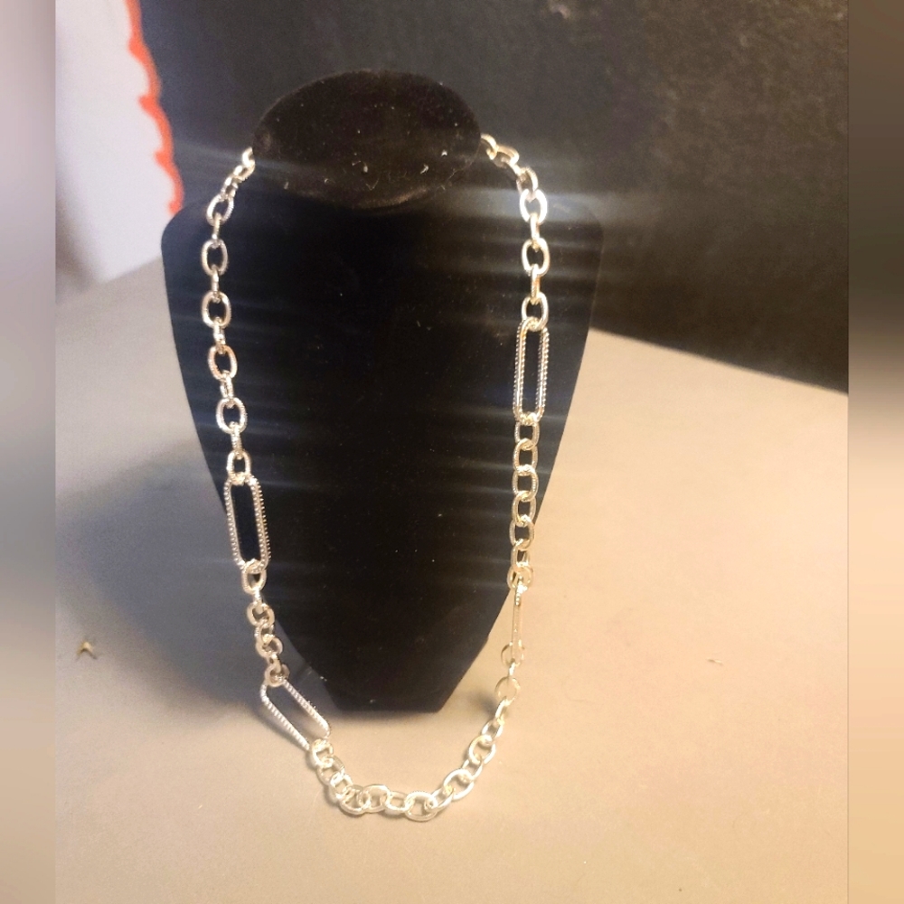 Liz Claiborne silver chain necklace